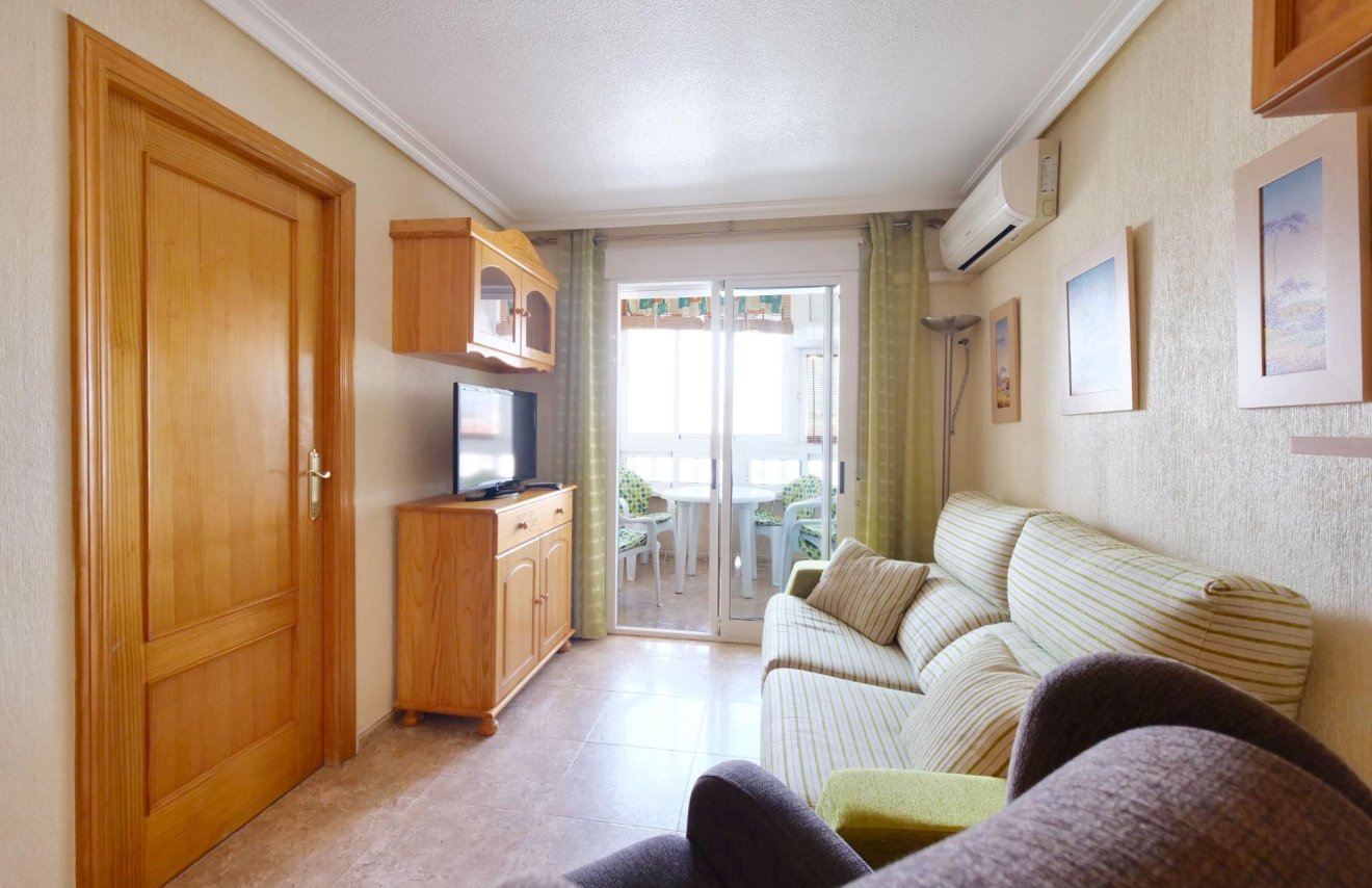 Resale - Apartamento - Torrevieja - Playa de los Locos