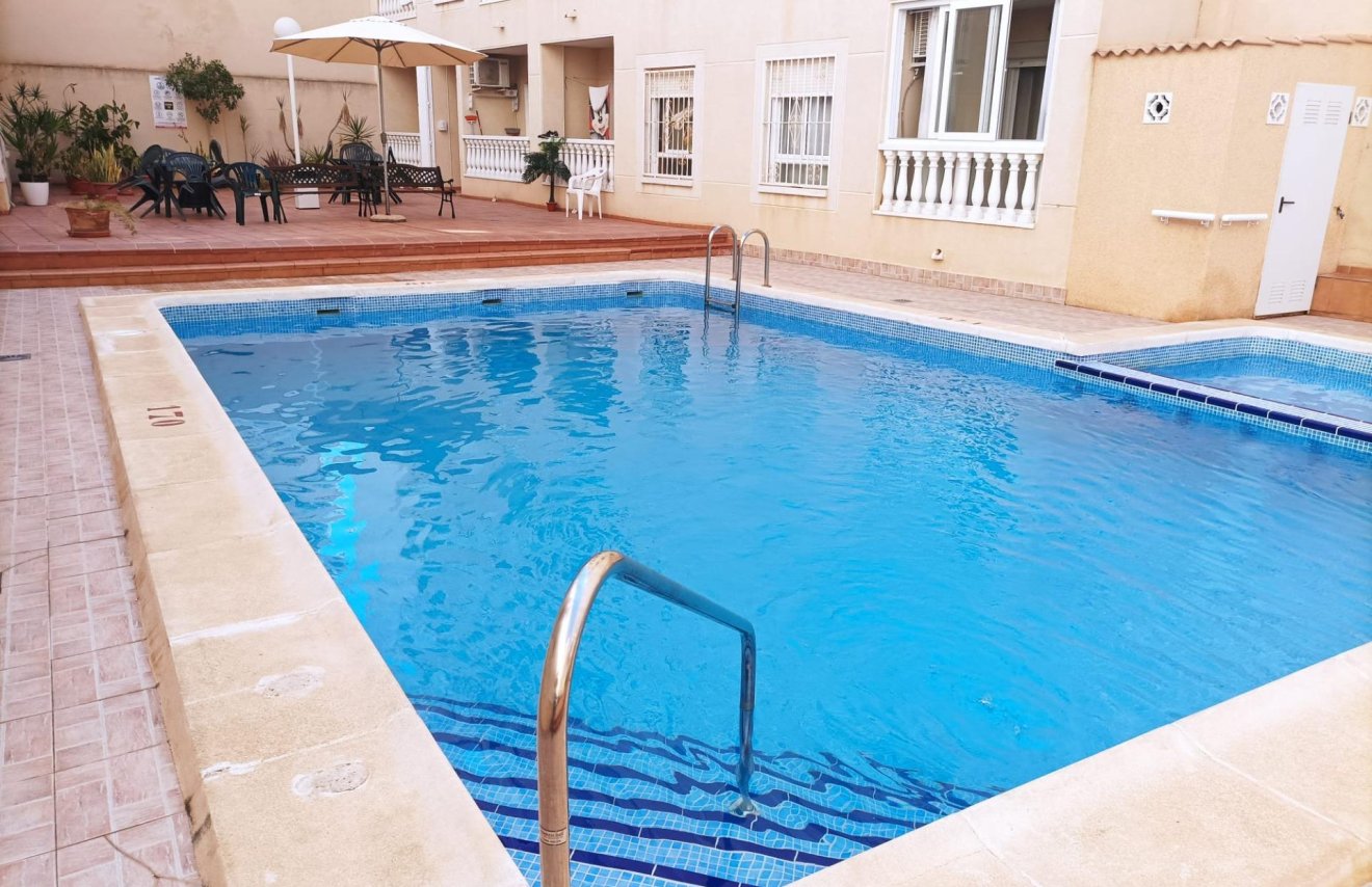 Resale - Apartamento - Torrevieja - Playa de los Locos