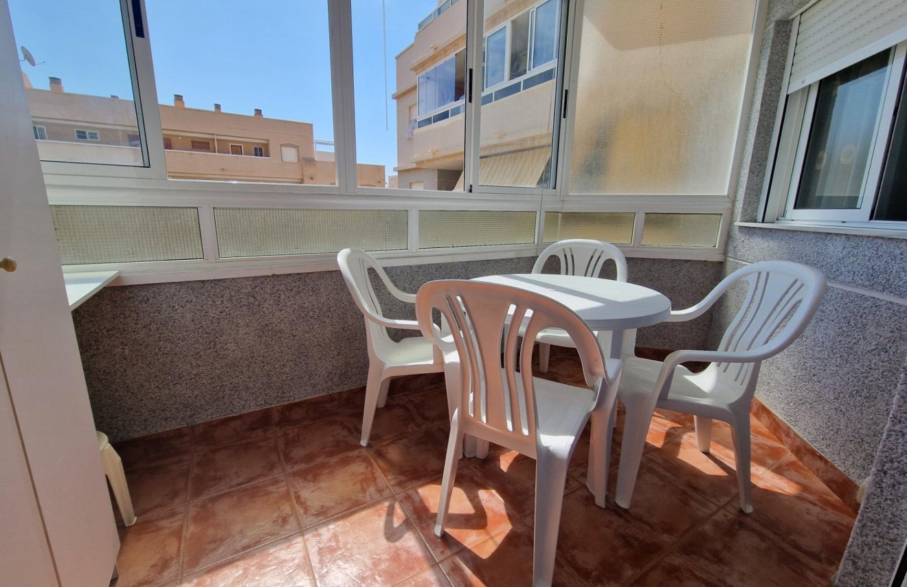 Resale - Apartamento - Torrevieja - Calas blanca