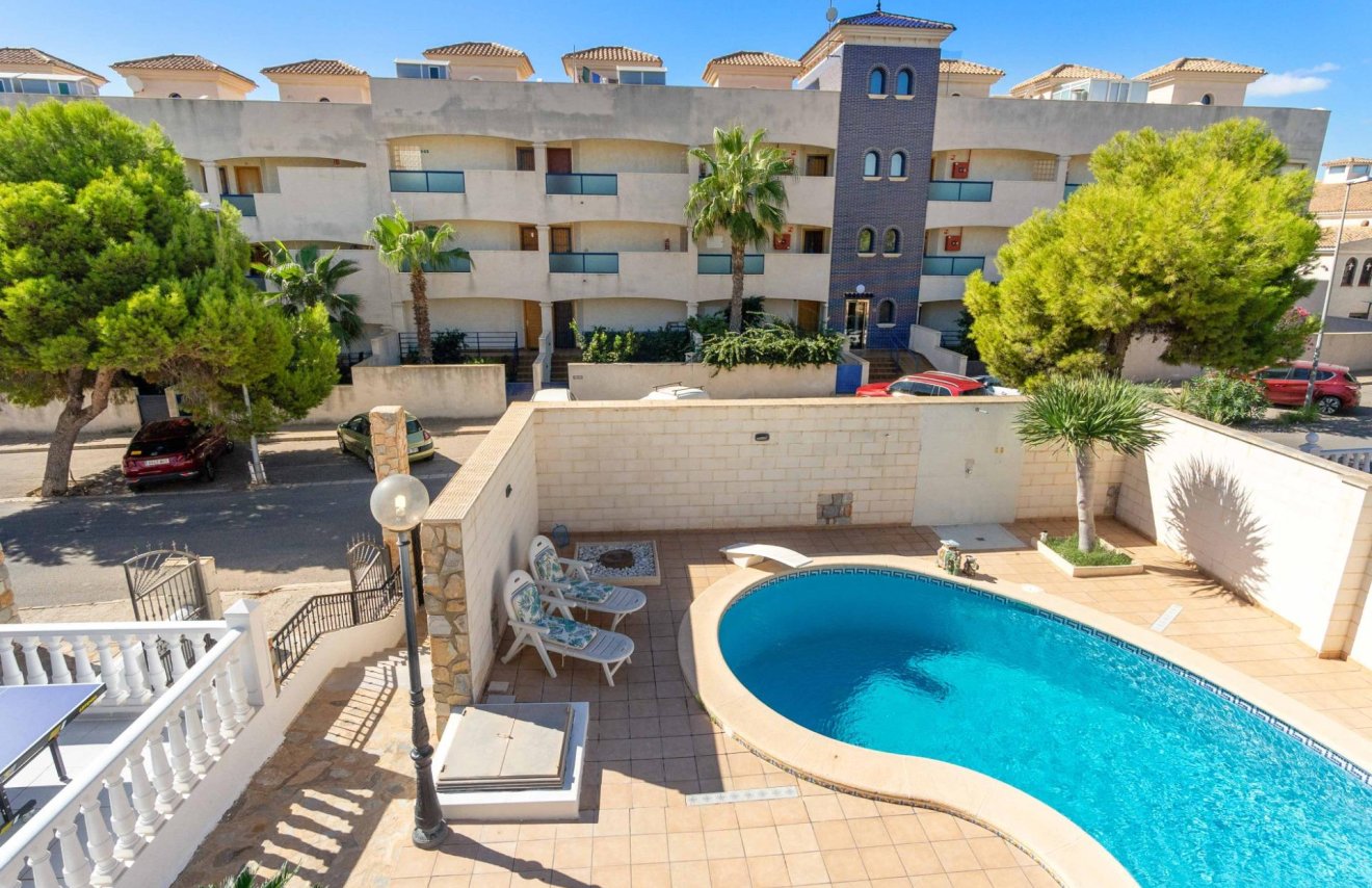 Resale - Chalet - Orihuela Costa - La Zenia