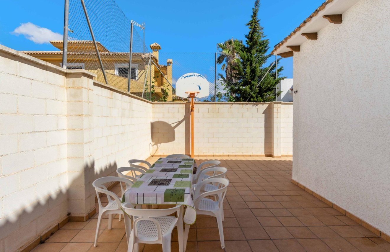 Resale - Chalet - Orihuela Costa - La Zenia