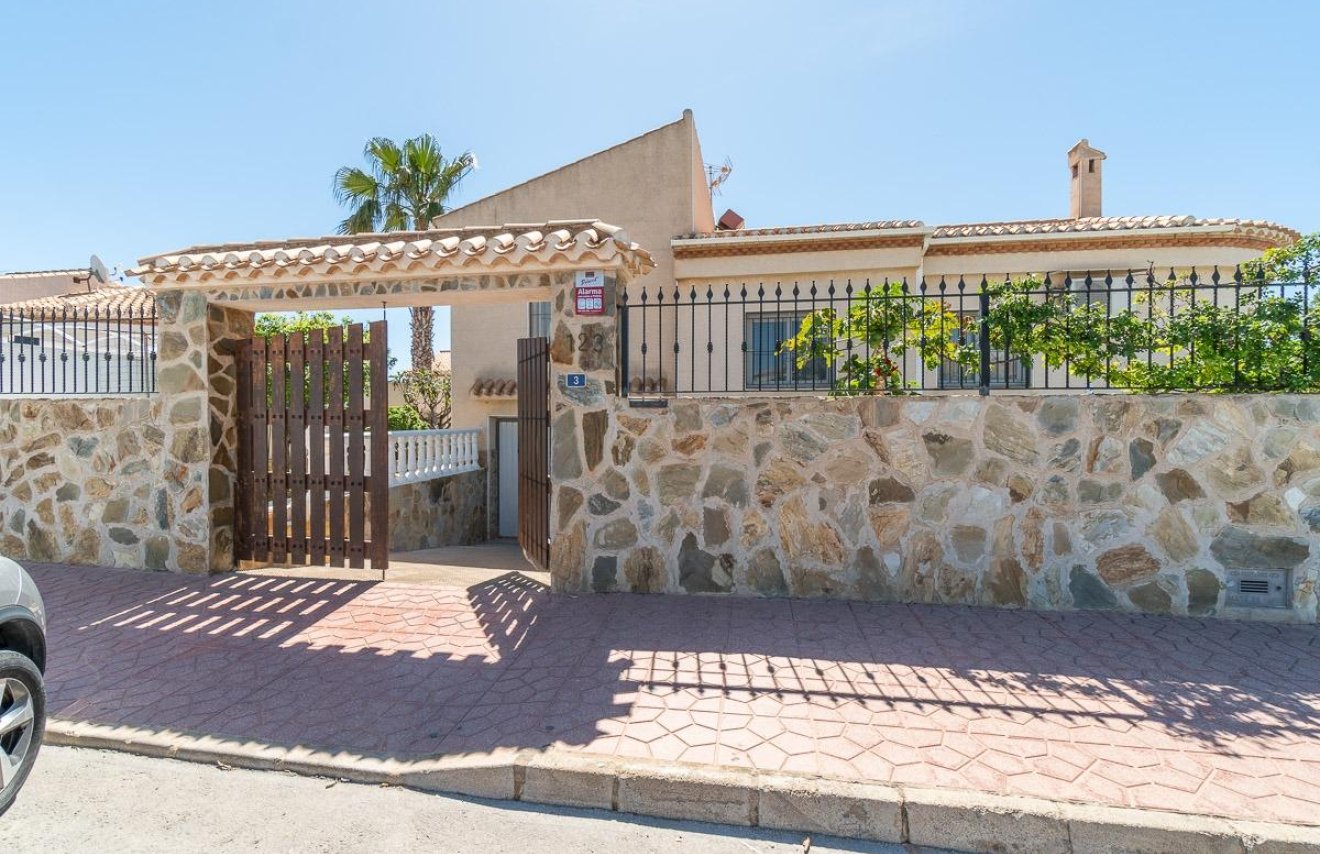 Resale - Chalet - Orihuela Costa - Playa Flamenca