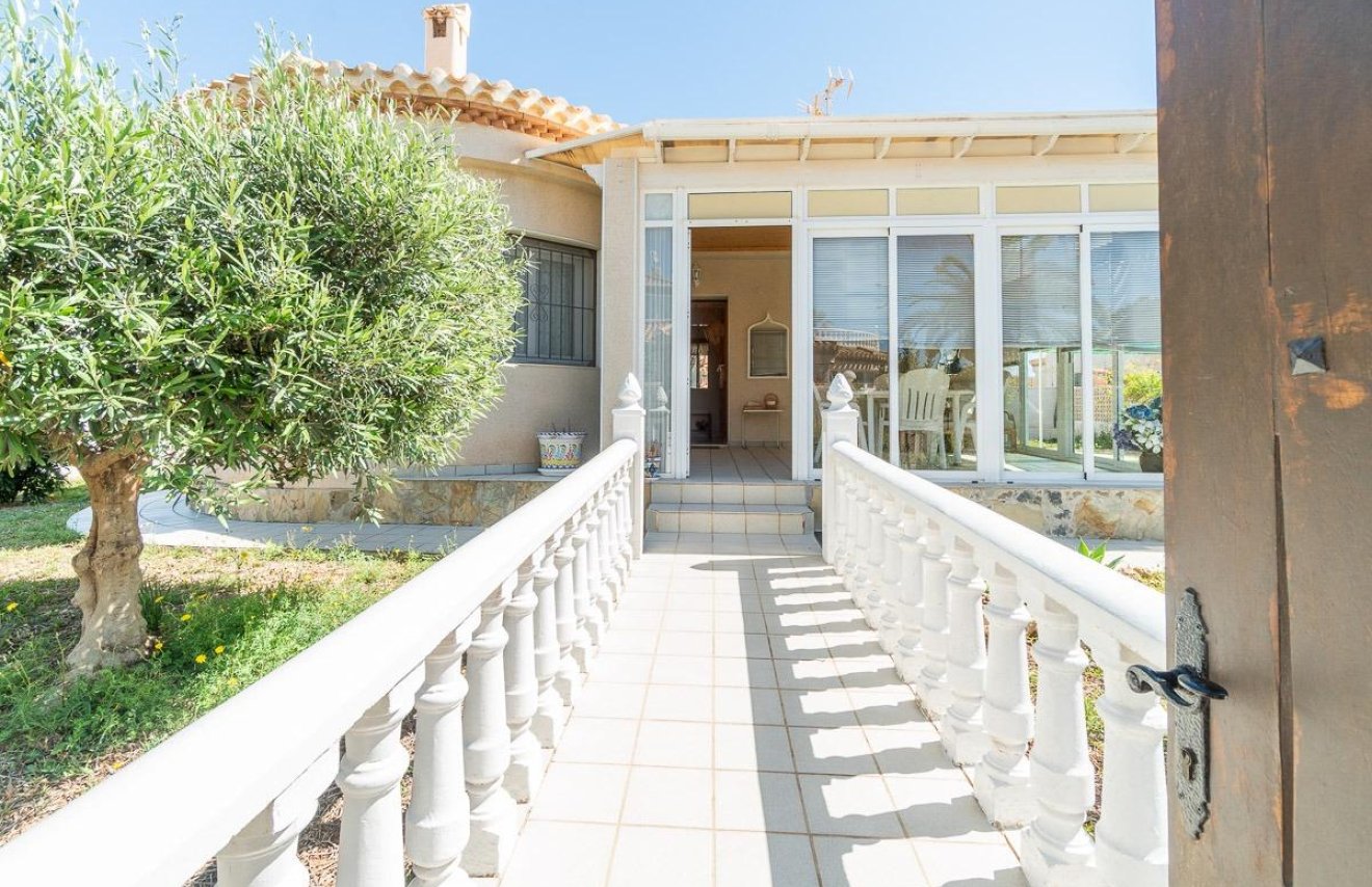 Resale - Chalet - Orihuela Costa - Playa Flamenca