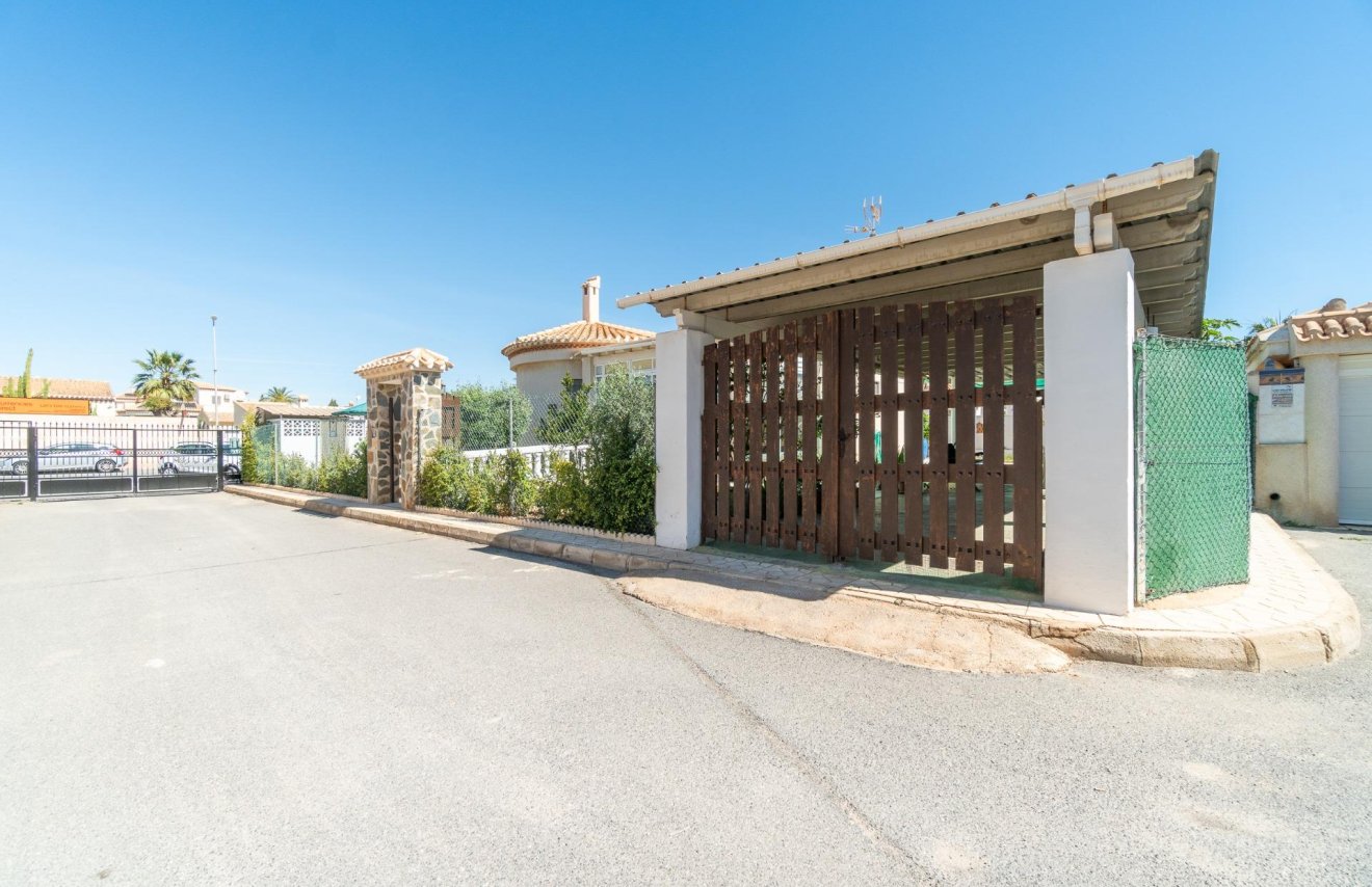 Resale - Chalet - Orihuela Costa - Playa Flamenca