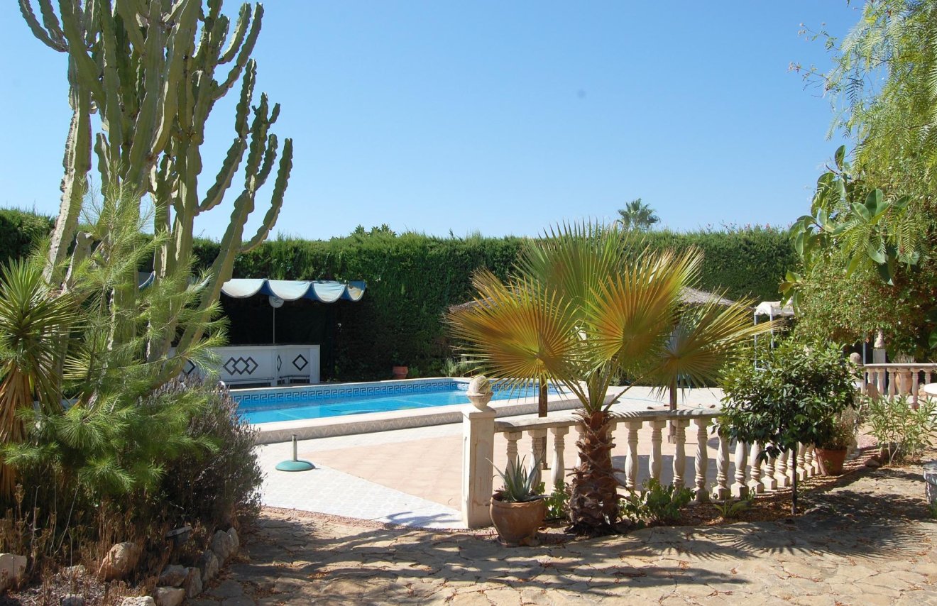 Resale - Chalet - Torrevieja - San luis