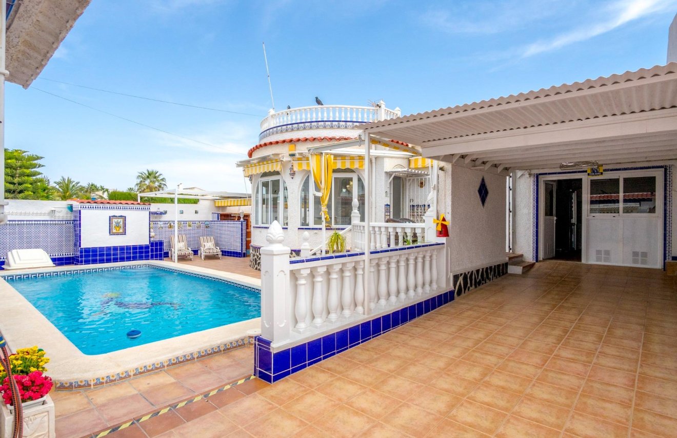 Resale - Chalet - Torrevieja - San luis