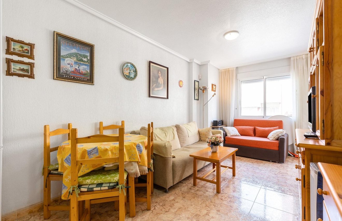 Resale - Apartamento - Torrevieja - Estacion de autobuses