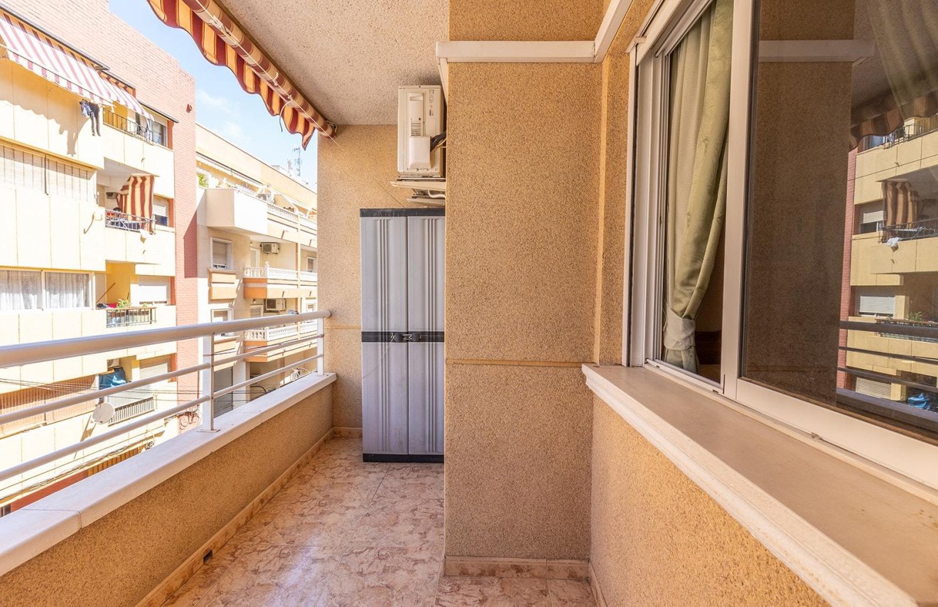 Resale - Apartamento - Torrevieja - Estacion de autobuses