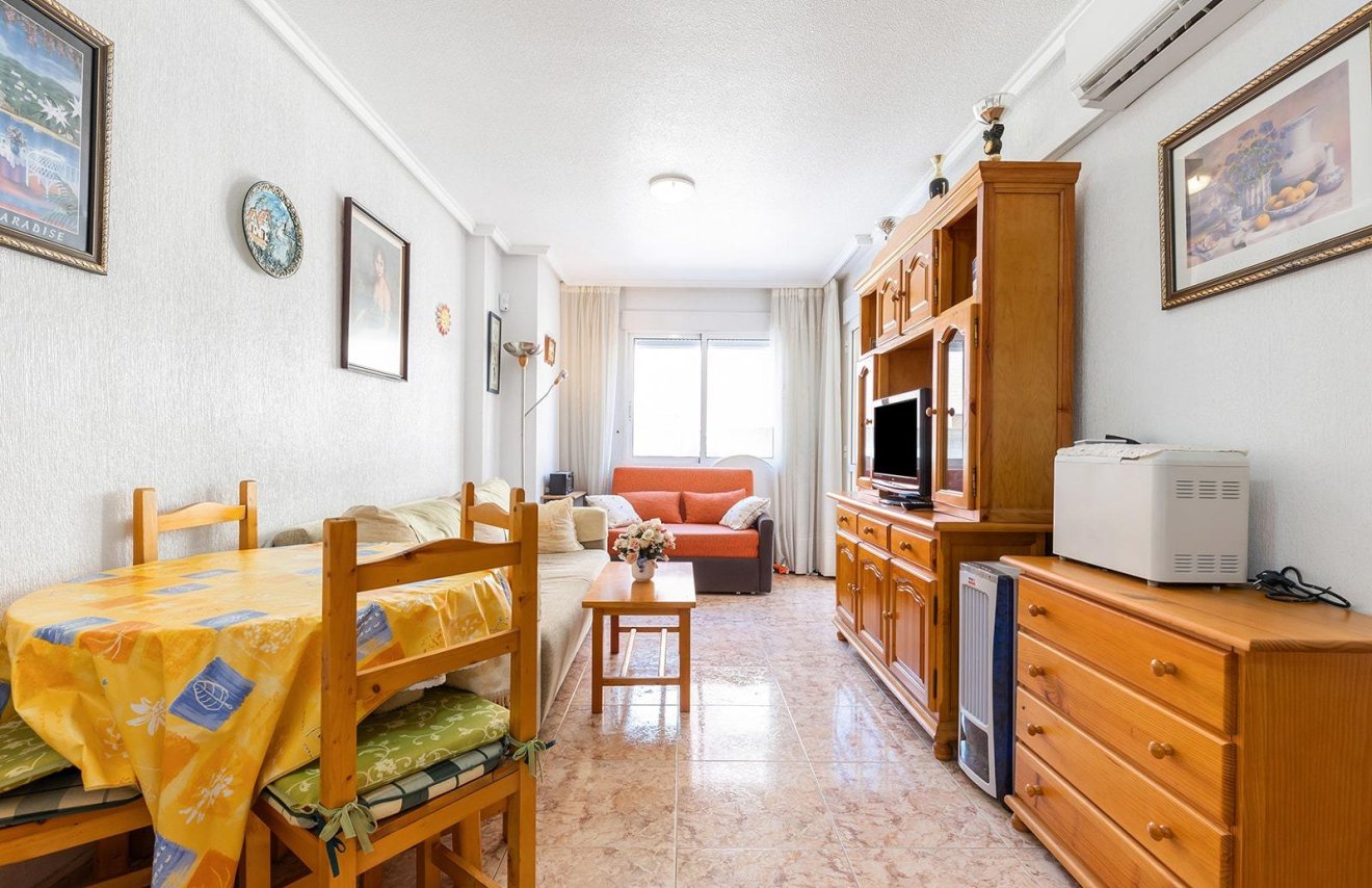 Resale - Apartamento - Torrevieja - Estacion de autobuses