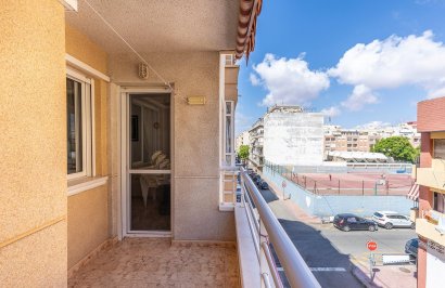 Resale - Apartamento - Torrevieja - Estacion de autobuses