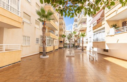 Resale - Apartamento - Torrevieja - Estacion de autobuses