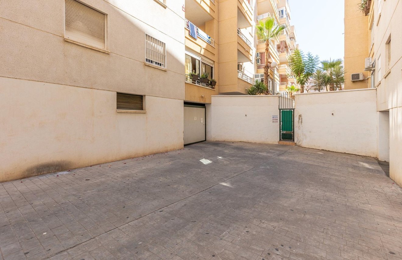 Resale - Apartamento - Torrevieja - Estacion de autobuses