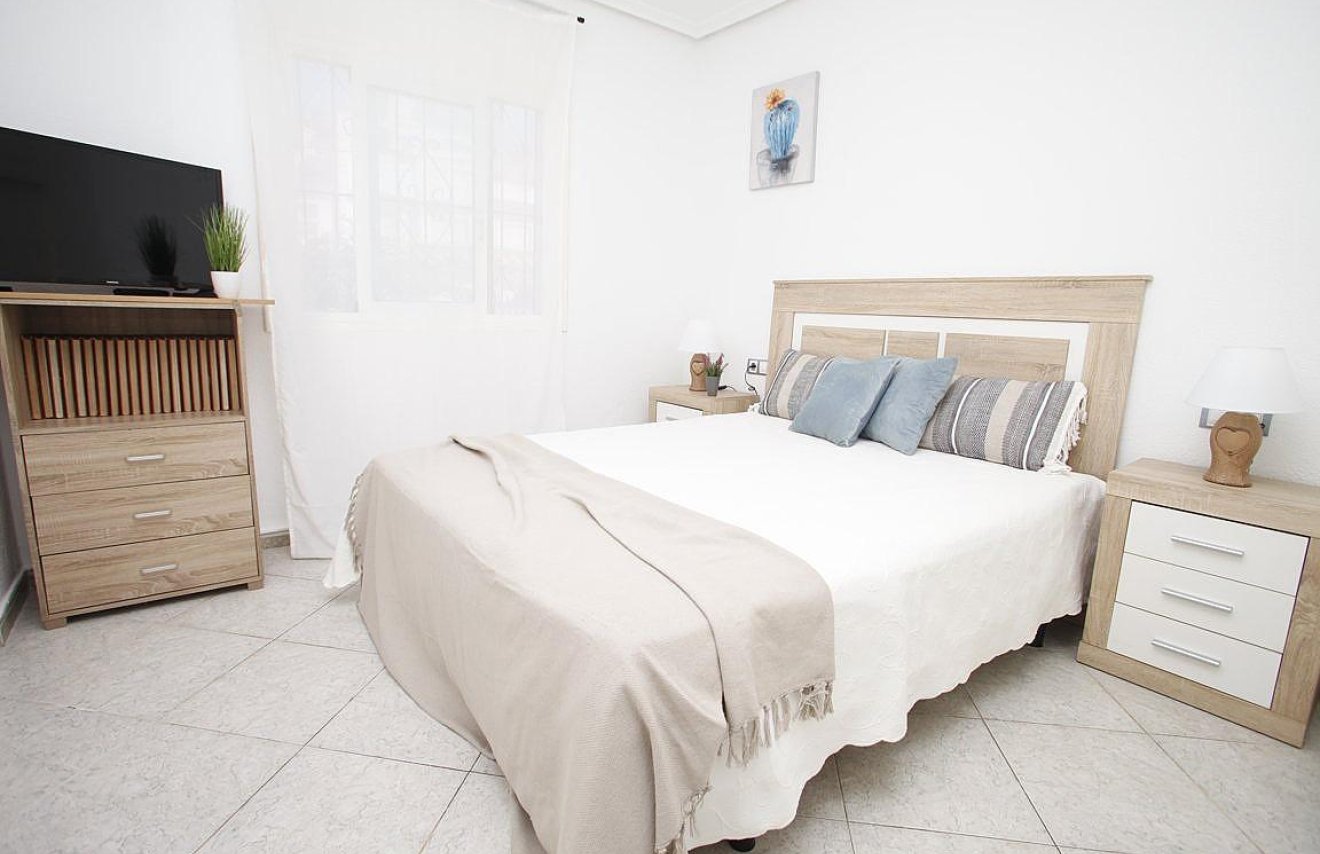 Resale - Apartamento - Torrevieja - Calas blanca