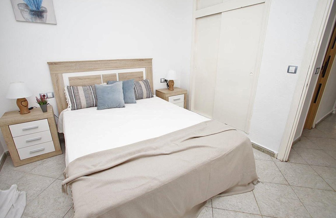 Resale - Apartamento - Torrevieja - Calas blanca