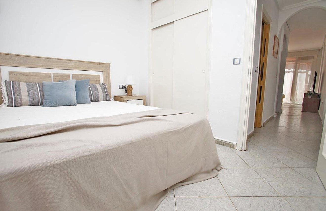 Resale - Apartamento - Torrevieja - Calas blanca