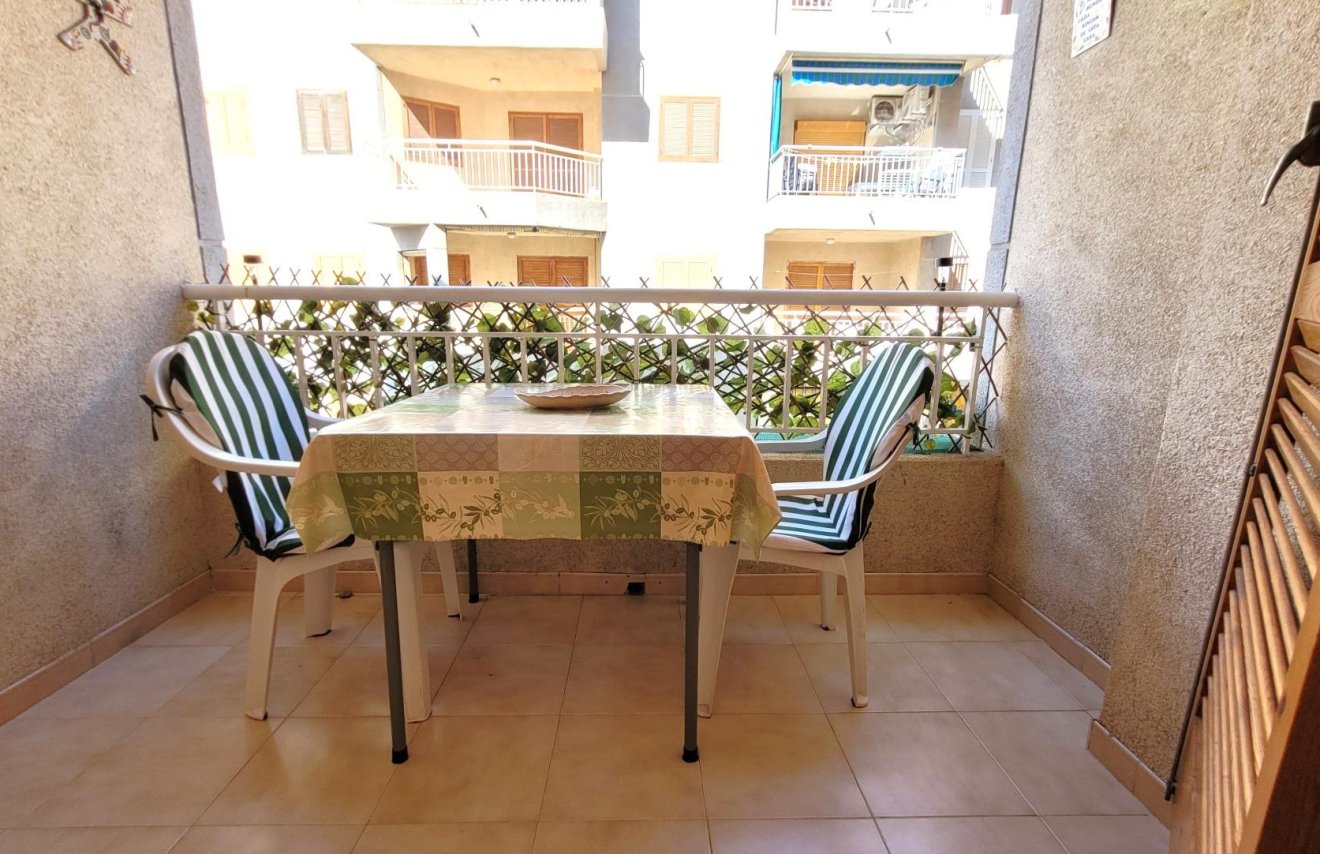 Resale - Apartamento - Torrevieja - Acequion