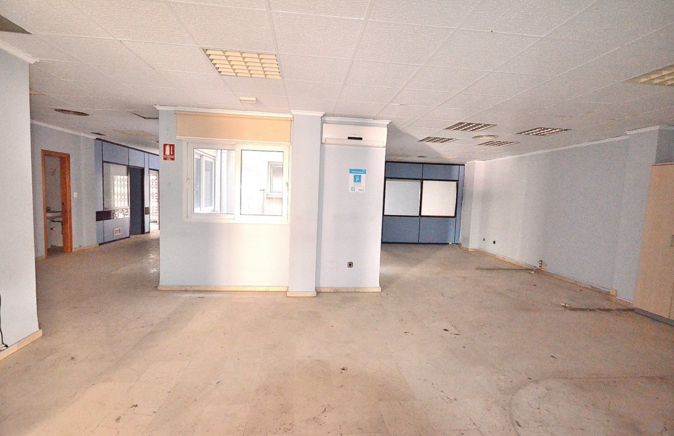 Reventa - Local comercial - Torrevieja - Centro