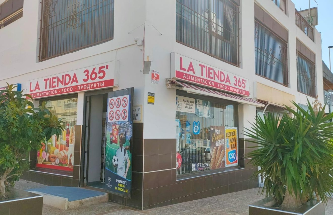 Resale - Local comercial - Torrevieja - Aguas nuevas 1