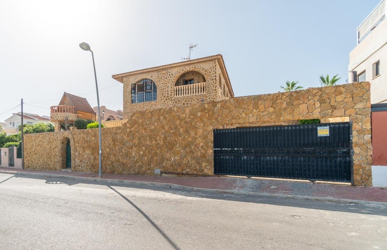 Resale - Chalet - Orihuela Costa - Los Balcones