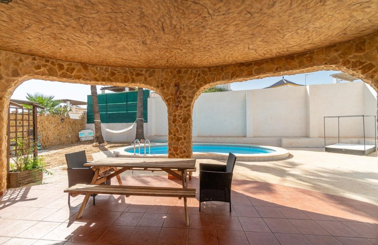 Resale - Chalet - Orihuela Costa - Los Balcones