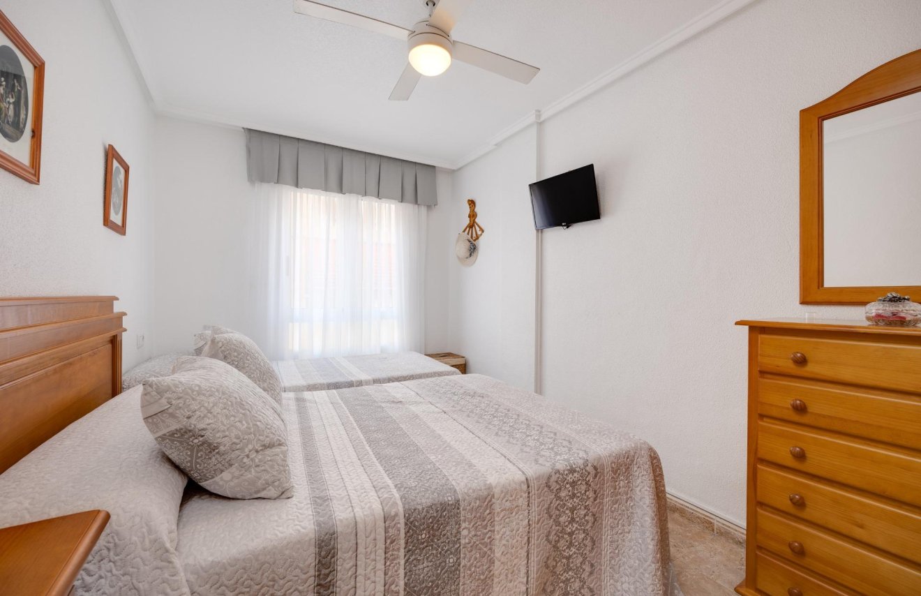 Resale - Apartamento - Torrevieja - Playa de los Locos