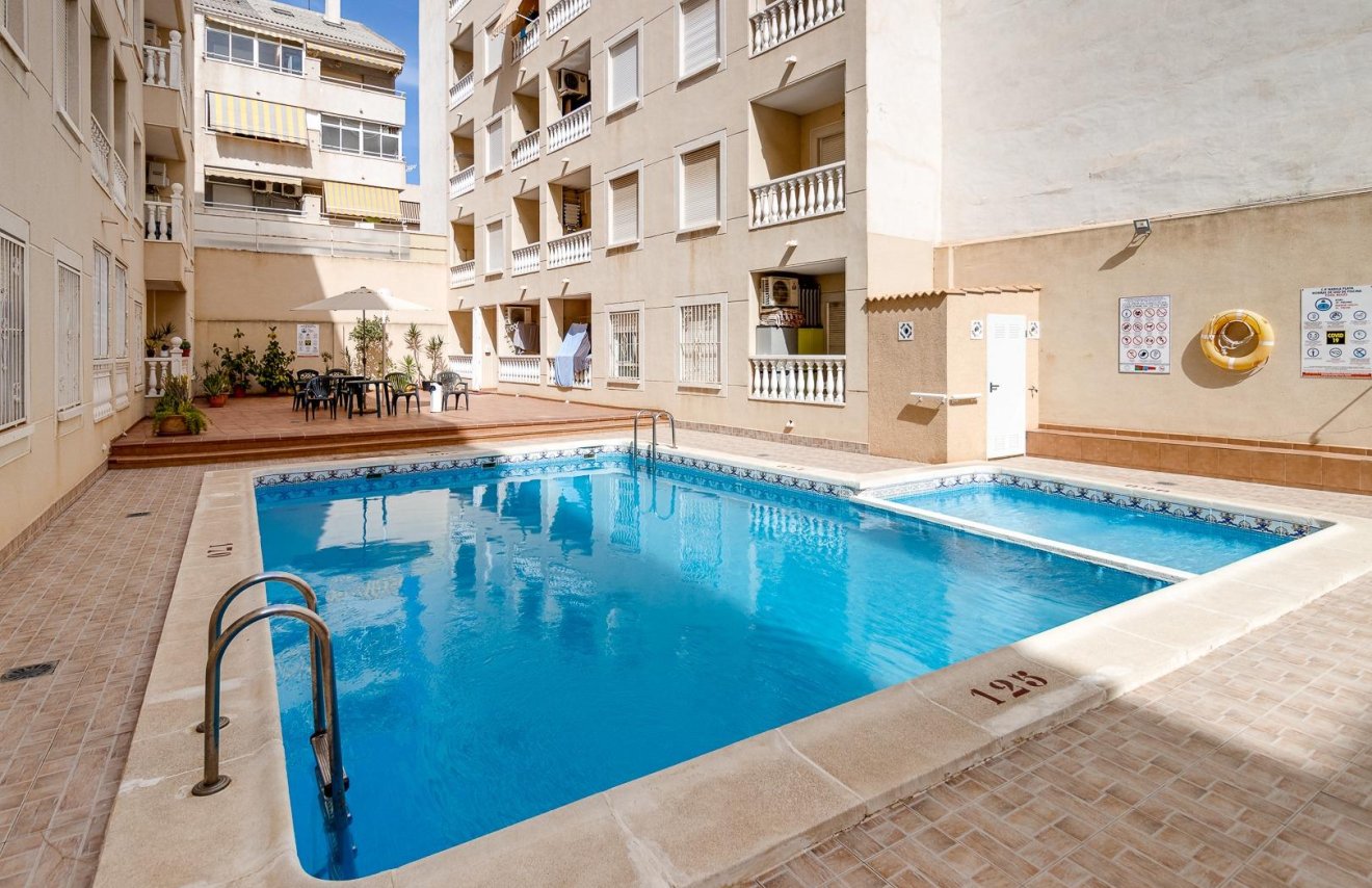 Resale - Apartamento - Torrevieja - Playa de los Locos