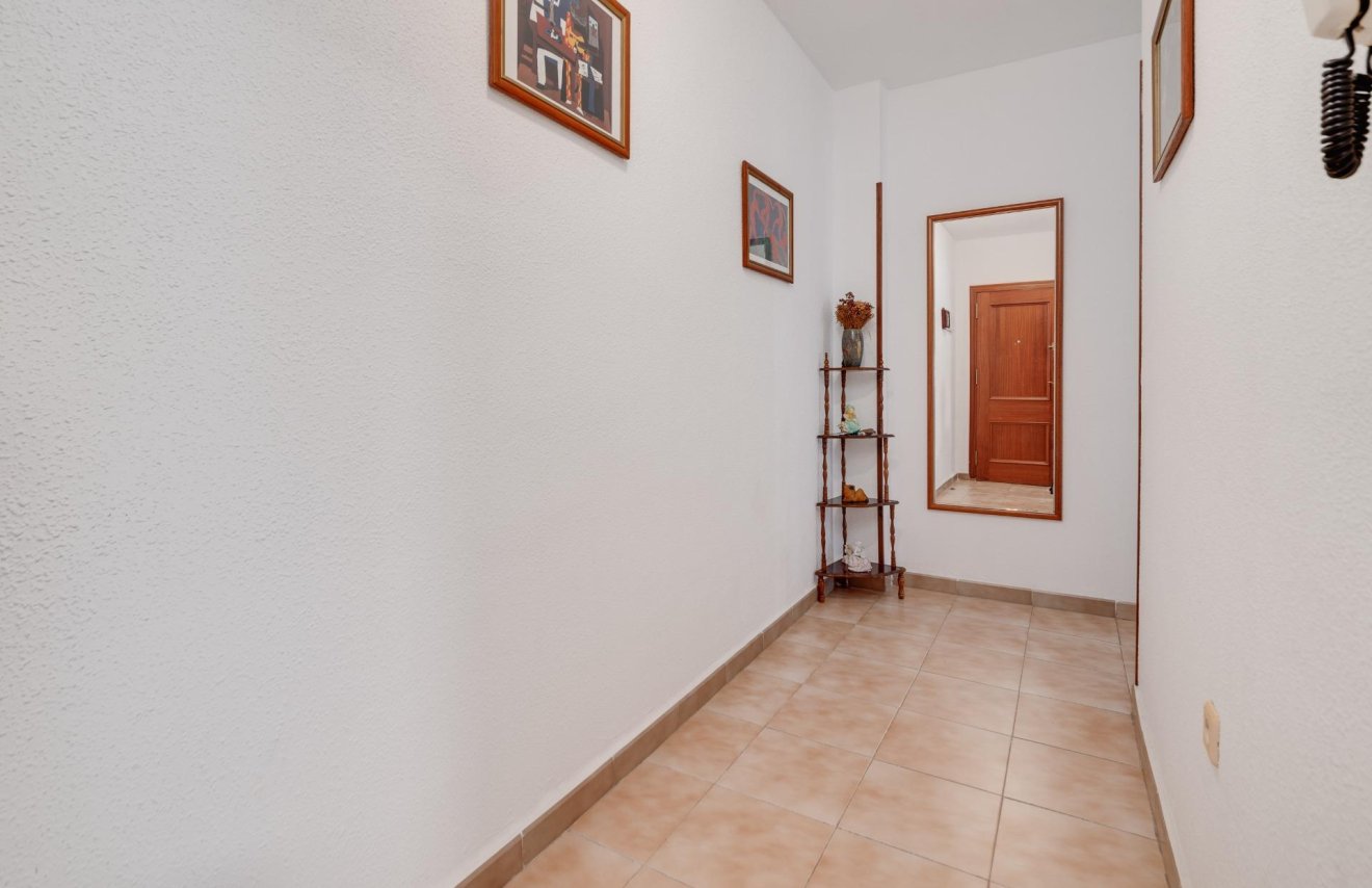 Resale - Apartamento - Torrevieja - Playa de los Locos