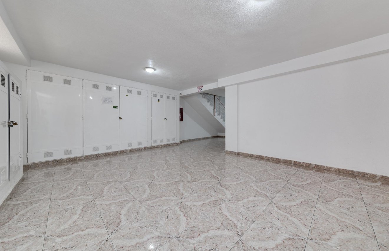 Resale - Apartamento - Torrevieja - Playa de los Locos