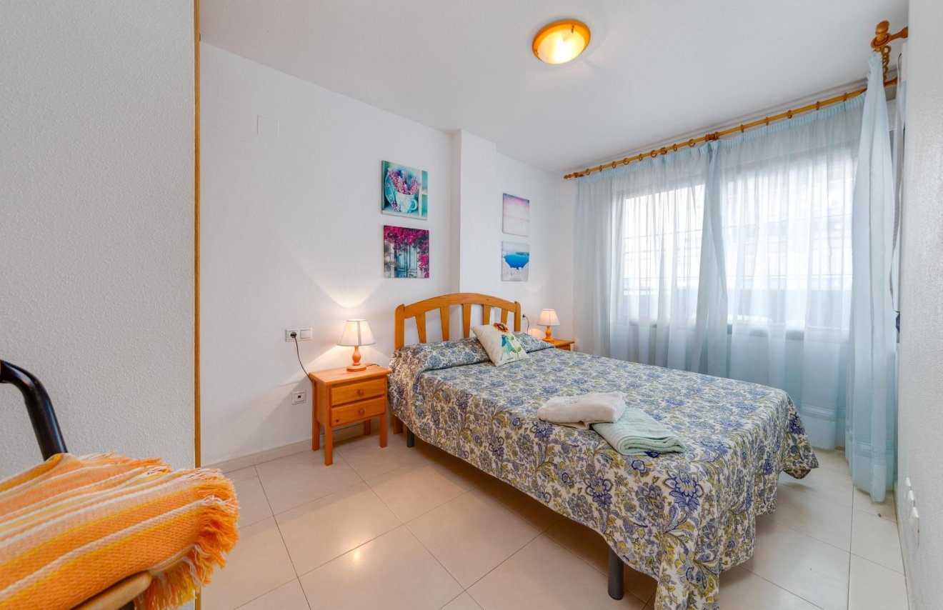 Resale - Apartamento - Torrevieja - Playa de los Locos