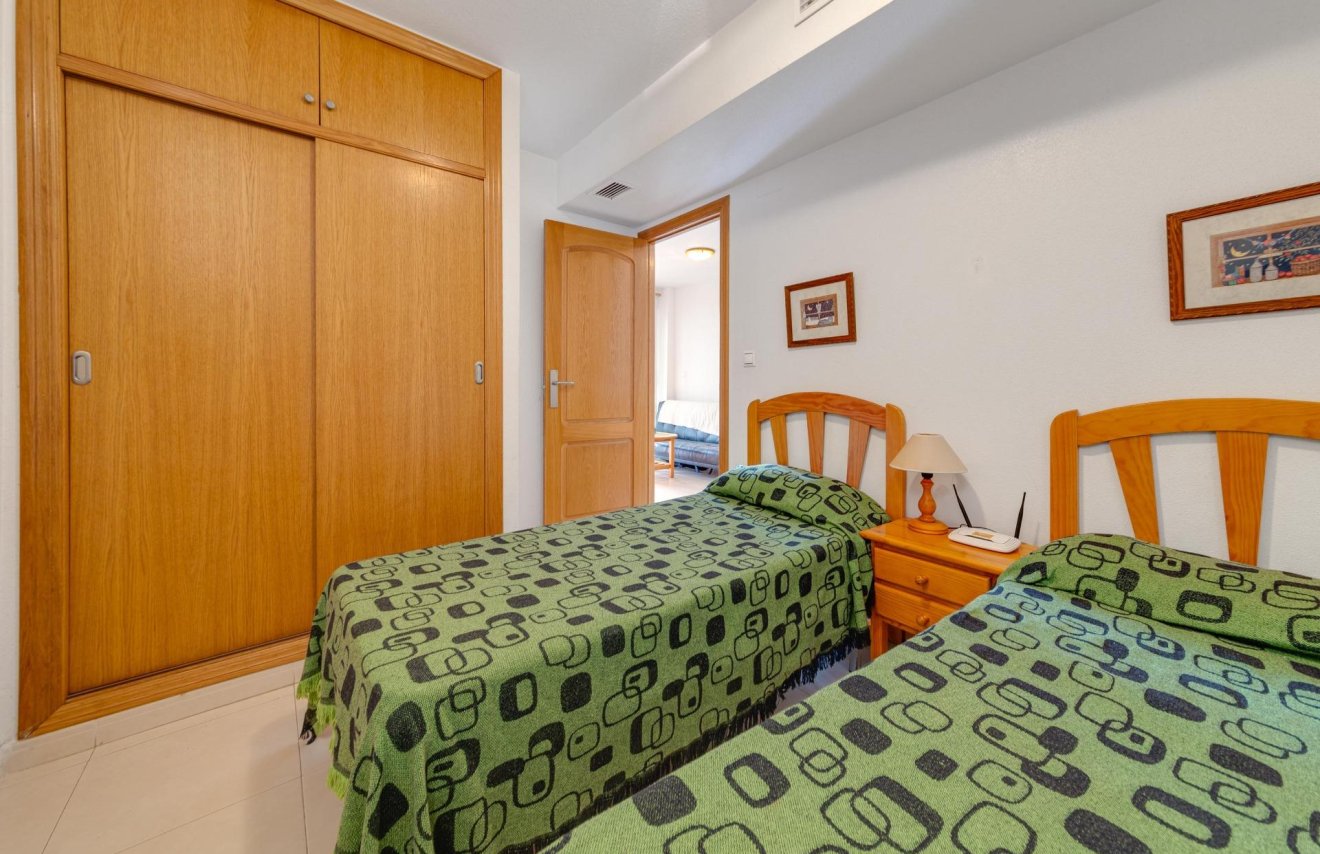 Resale - Apartamento - Torrevieja - Playa de los Locos