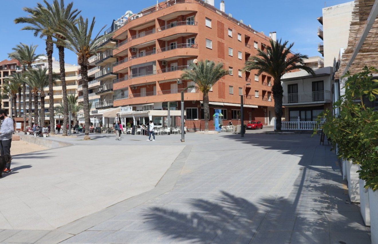 Resale - Local comercial - Torrevieja - Playa del Cura