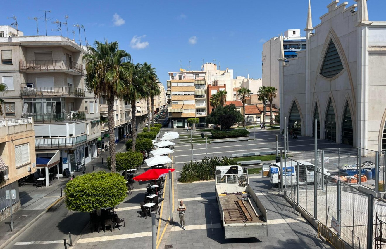 Resale - Apartamento - Torrevieja - Paseo maritimo