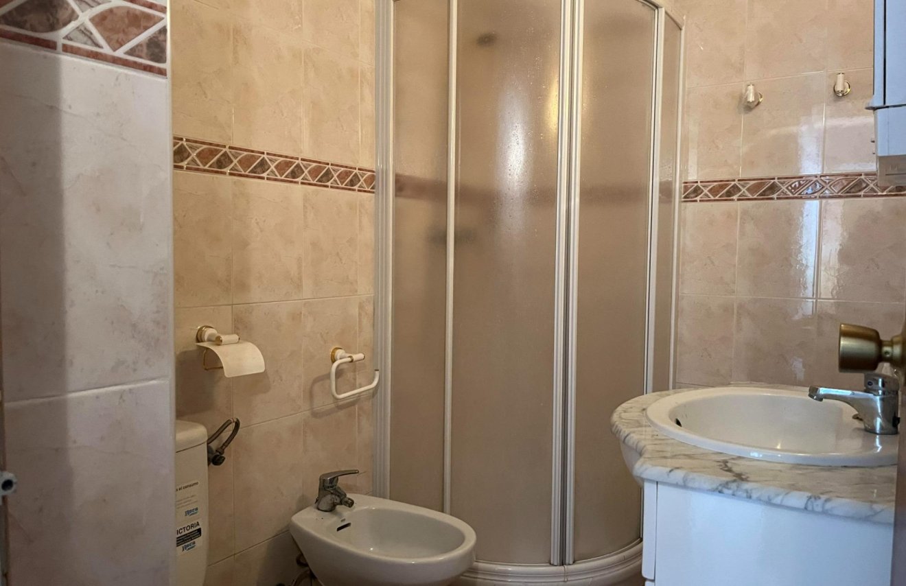 Resale - Apartamento - Torrevieja - Paseo maritimo