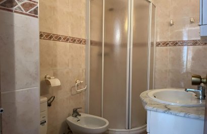 Resale - Apartamento - Torrevieja - Paseo maritimo