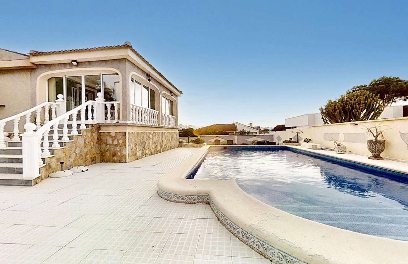 Reventa - Villa - Torrevieja - Lago jardin