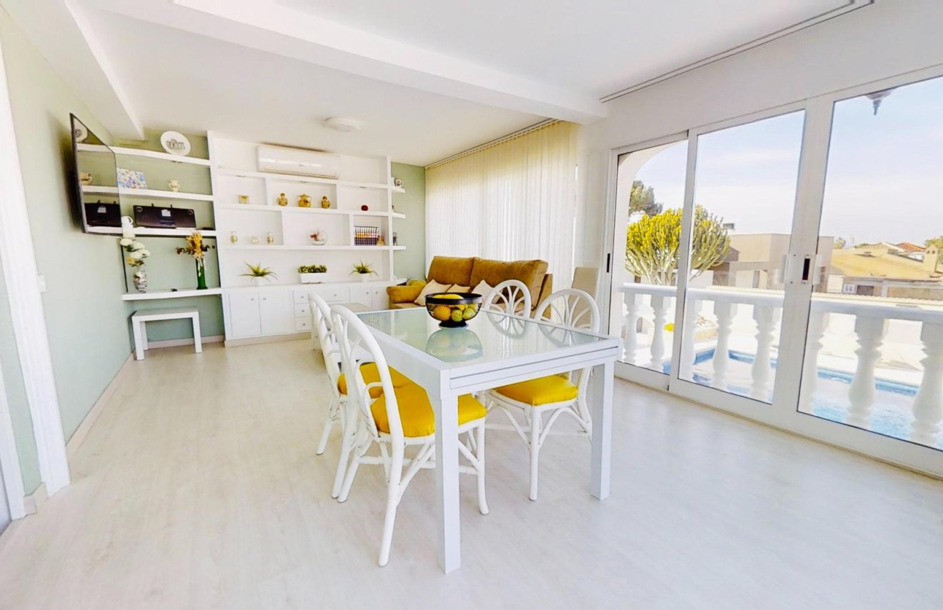 Resale - Villa - Torrevieja - Lago jardin