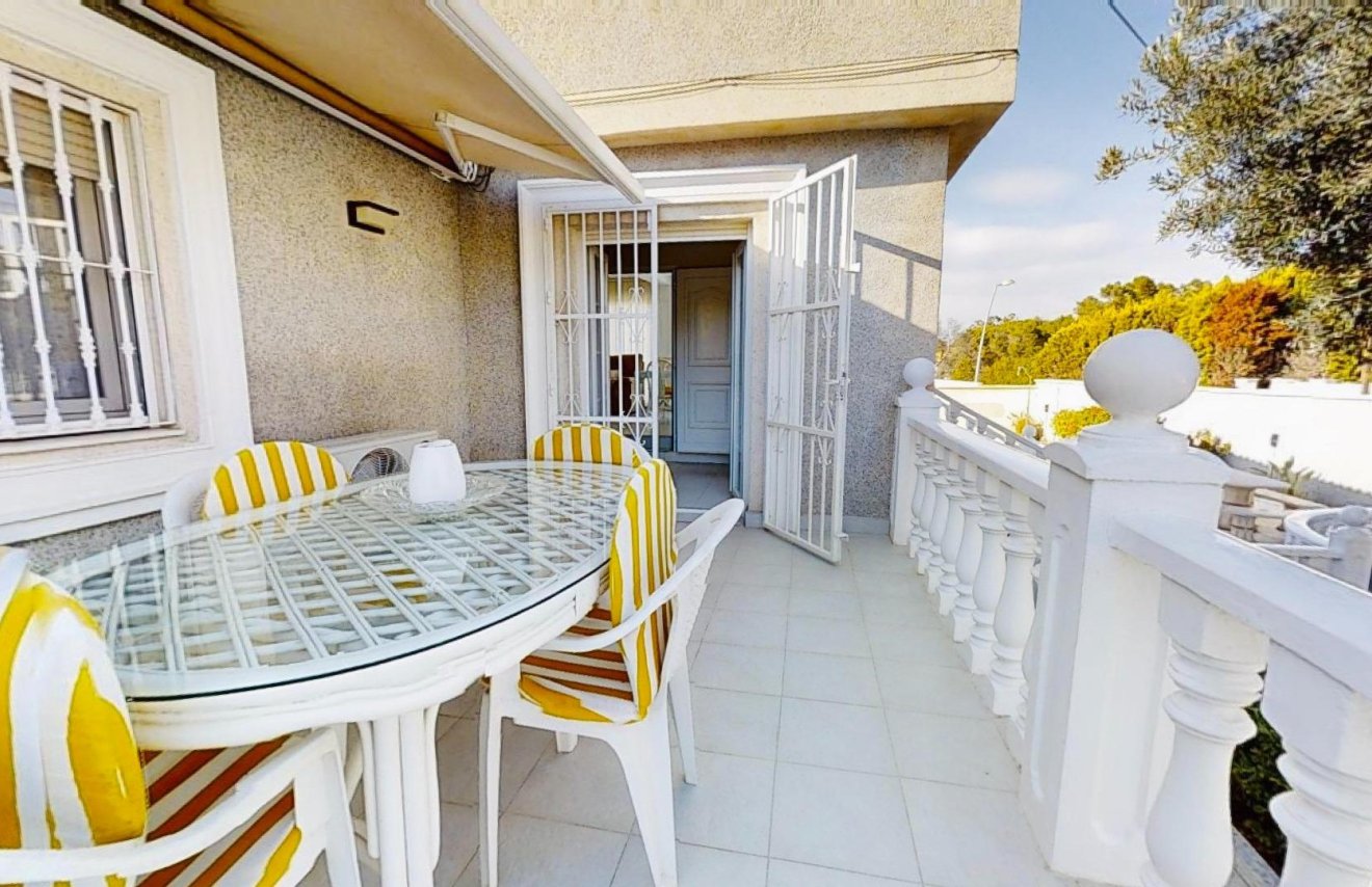 Resale - Villa - Torrevieja - Lago jardin