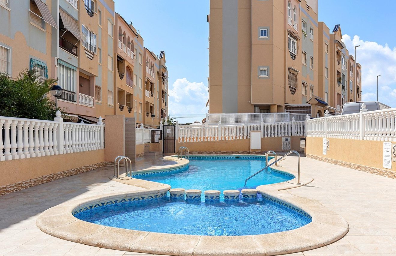 Resale - Apartamento - Torrevieja - La Mata pueblo