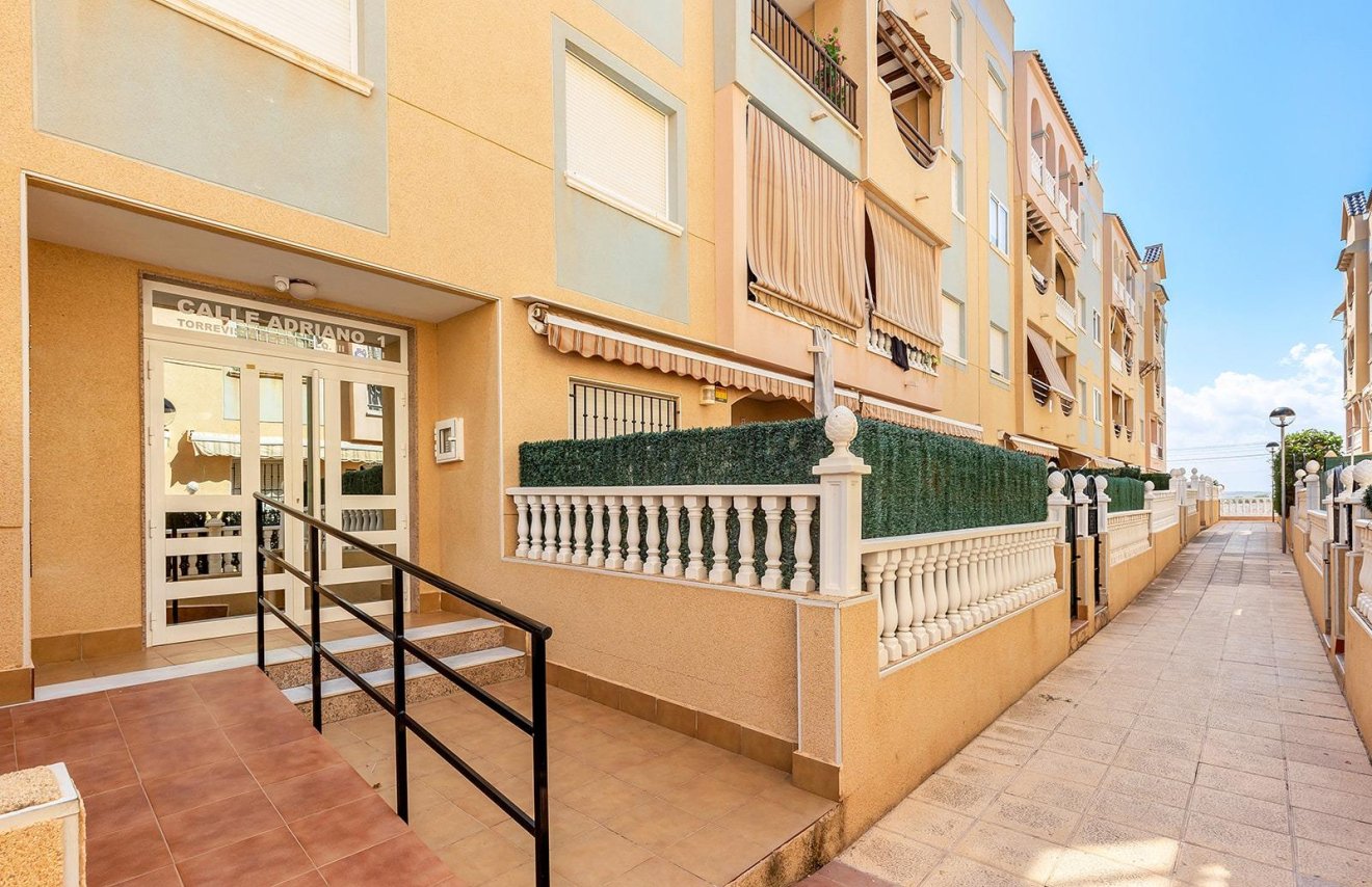 Resale - Apartamento - Torrevieja - La Mata pueblo