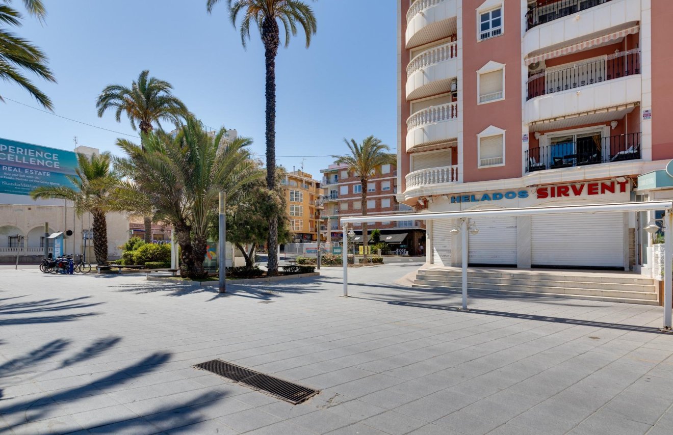 Resale - Apartamento - Torrevieja - Playa del Cura