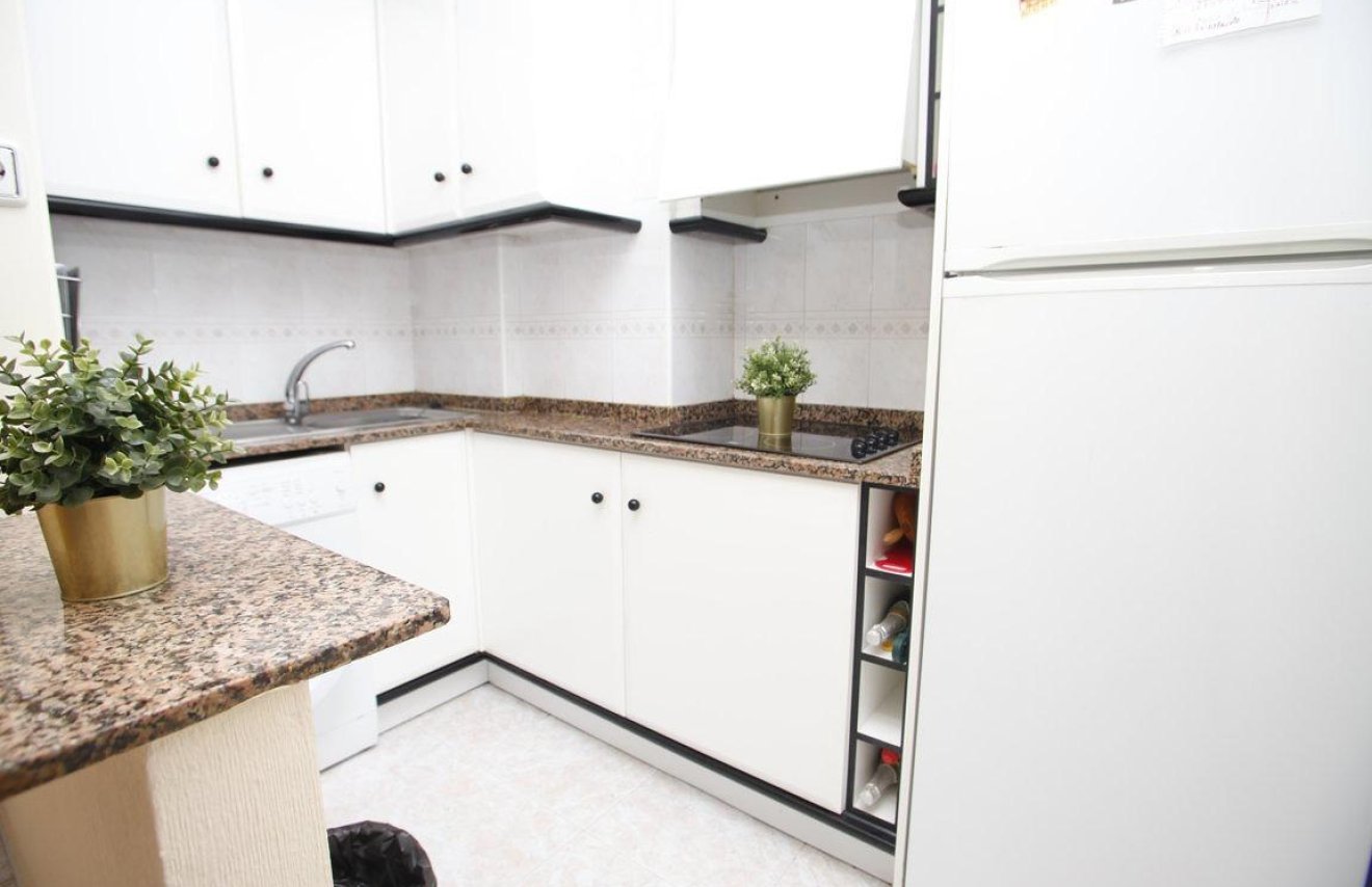 Resale - Apartamento - Torrevieja - Playa del Cura