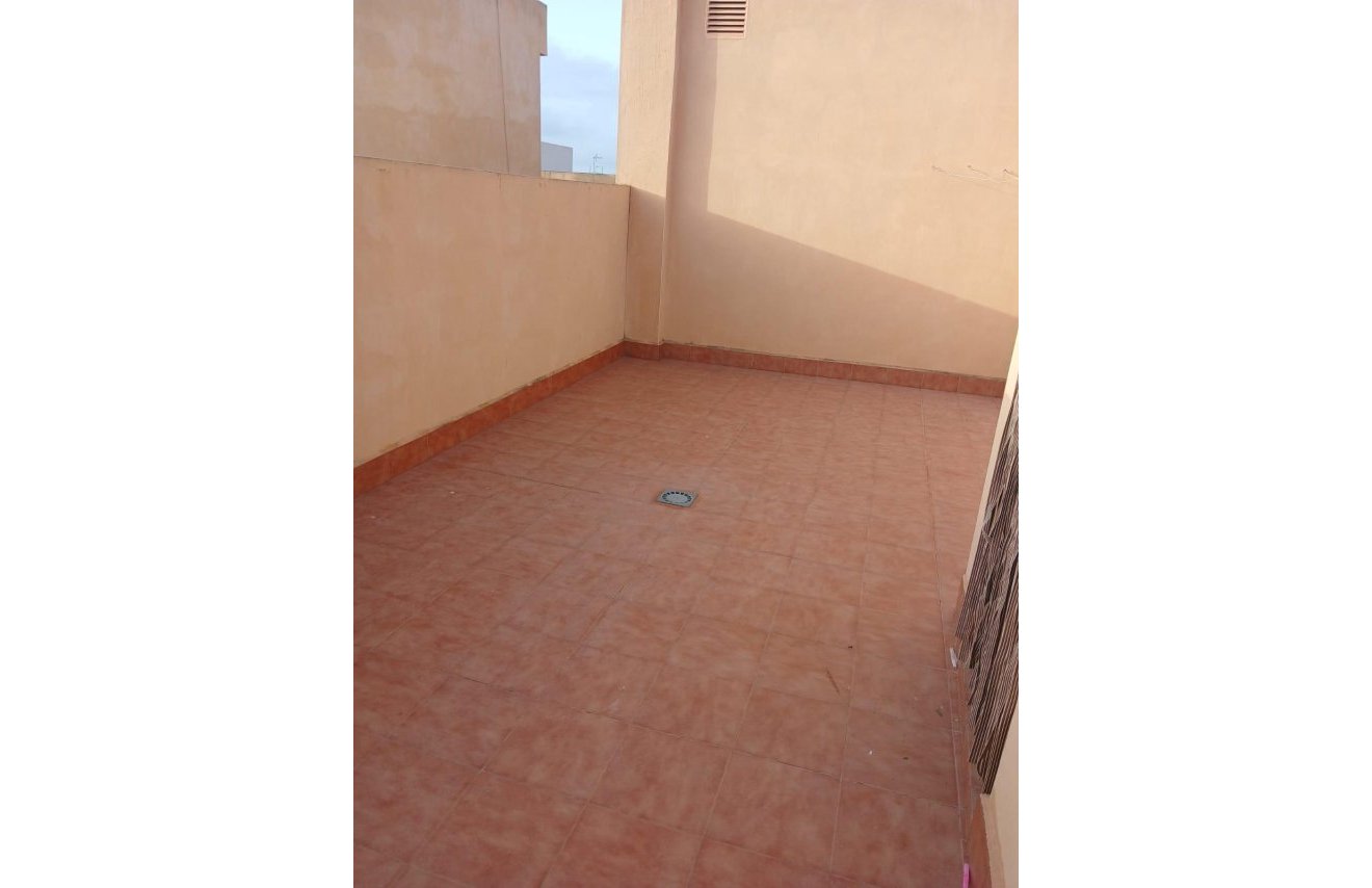 Resale - Apartamento - Los Alcázares - Centro