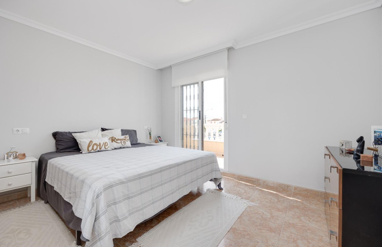 Resale - Chalet - Torrevieja - San luis