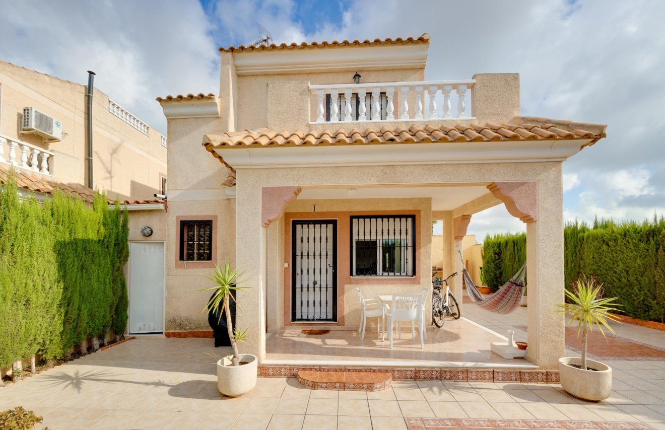 Resale - Chalet - Torrevieja - San luis