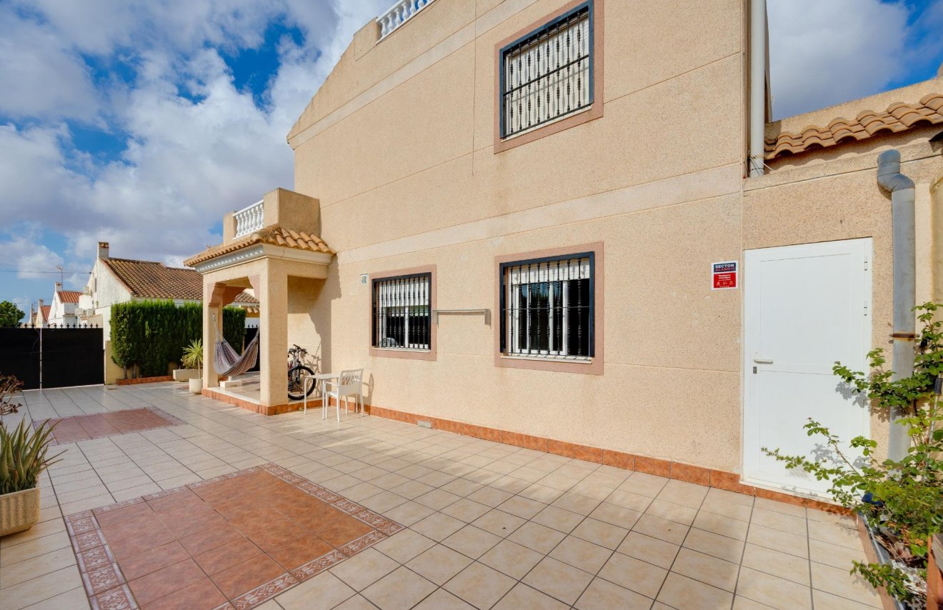 Resale - Chalet - Torrevieja - San luis