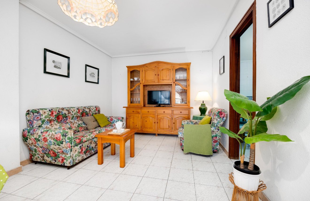 Resale - Apartamento - Torrevieja - Estacion de autobuses