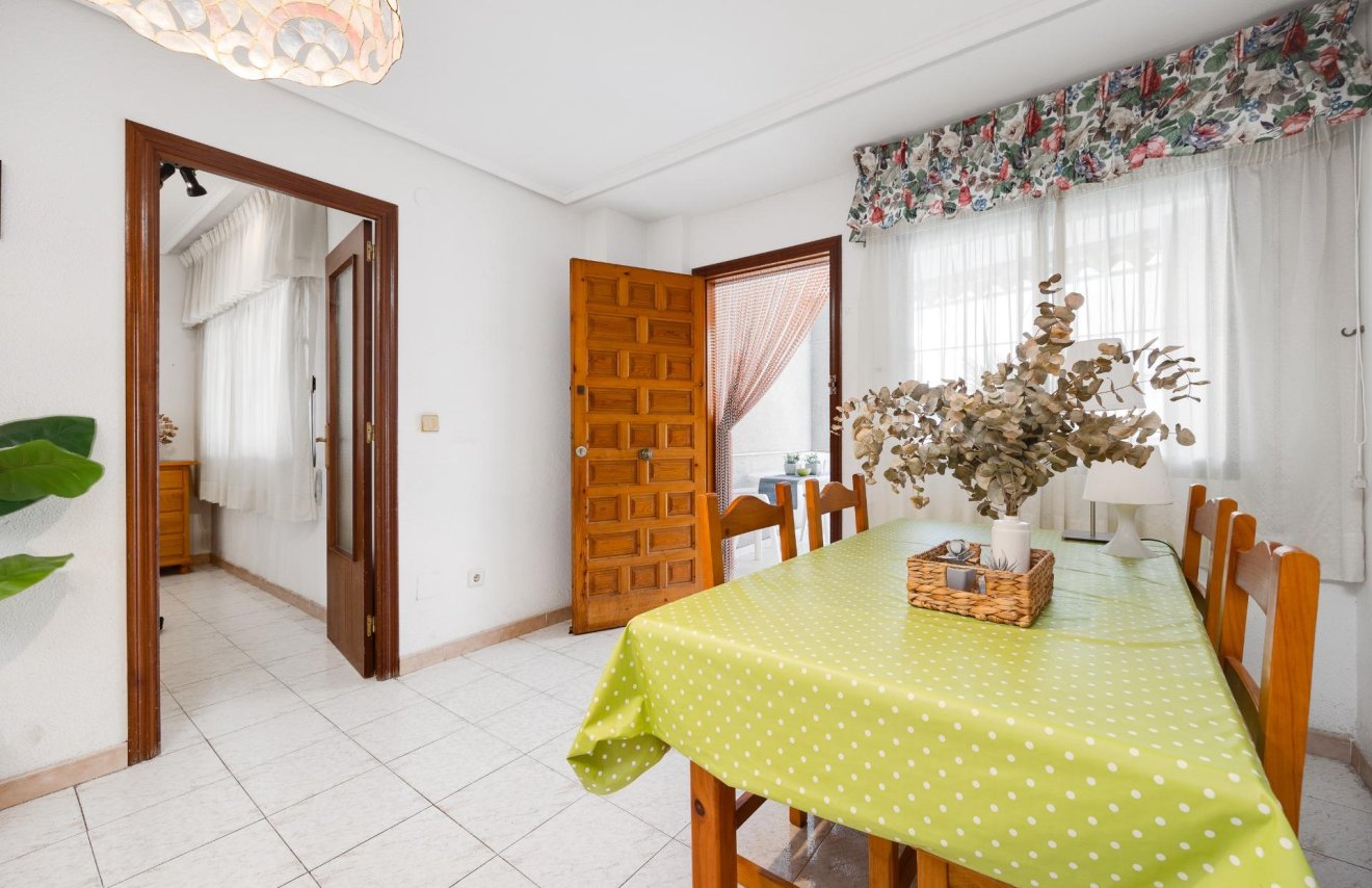 Resale - Apartamento - Torrevieja - Estacion de autobuses