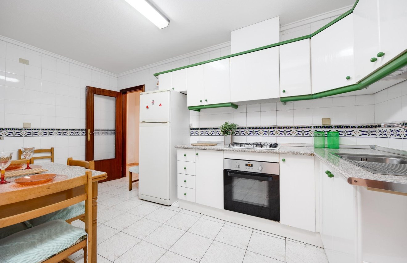 Resale - Apartamento - Torrevieja - Estacion de autobuses