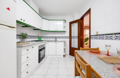 Resale - Apartamento - Torrevieja - Estacion de autobuses