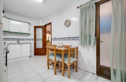 Resale - Apartamento - Torrevieja - Estacion de autobuses